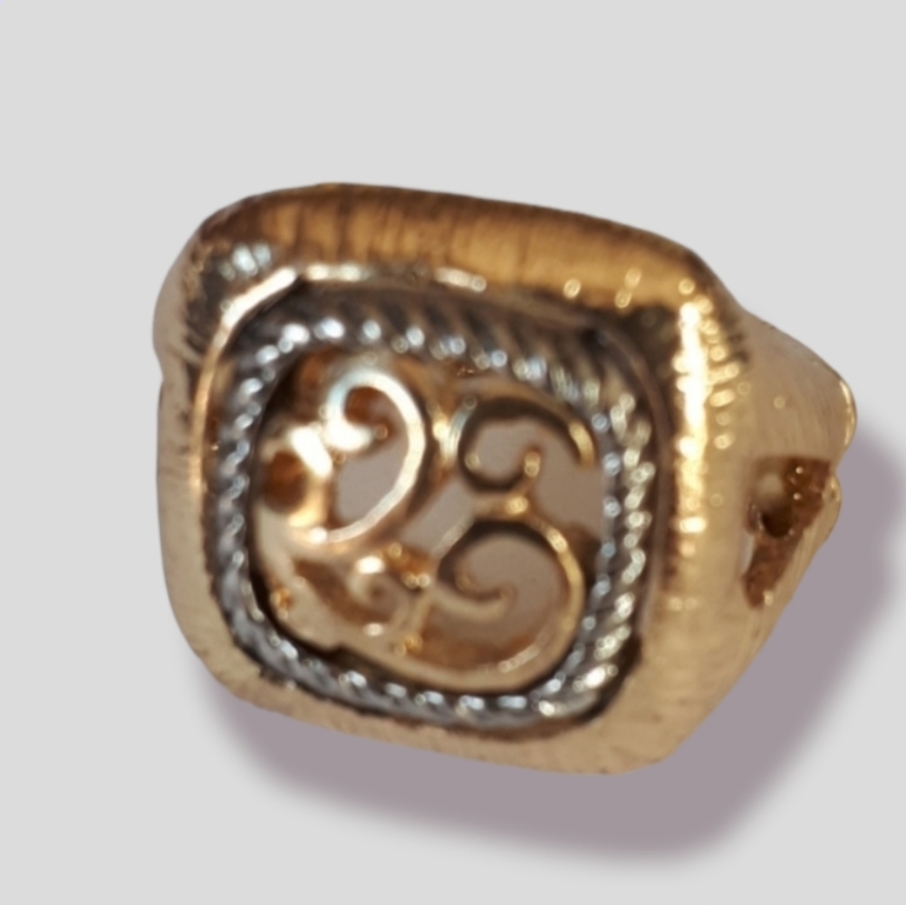 Gold carved ring
